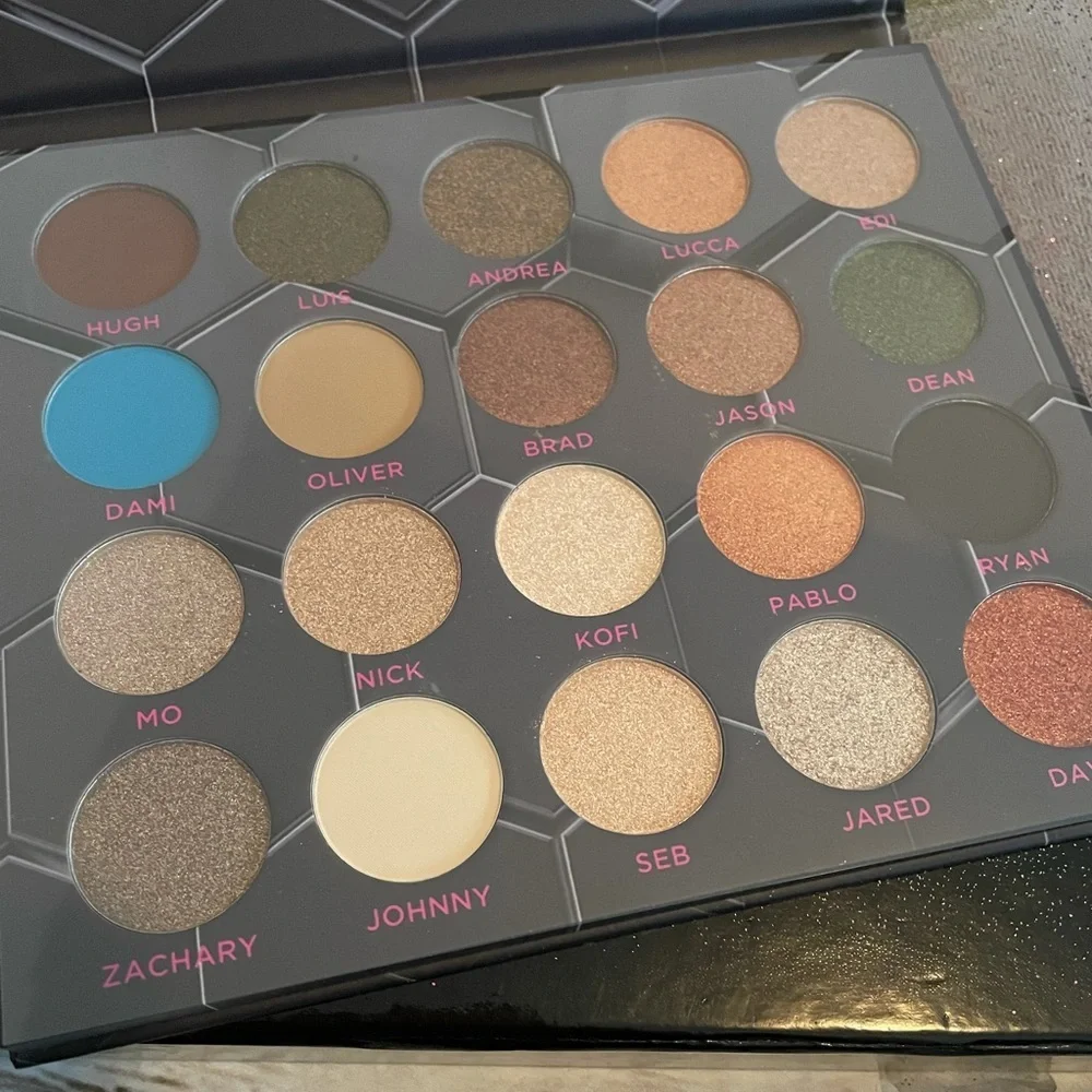 🌿 BeeBeauty London Barbella Eyeshadow Palette